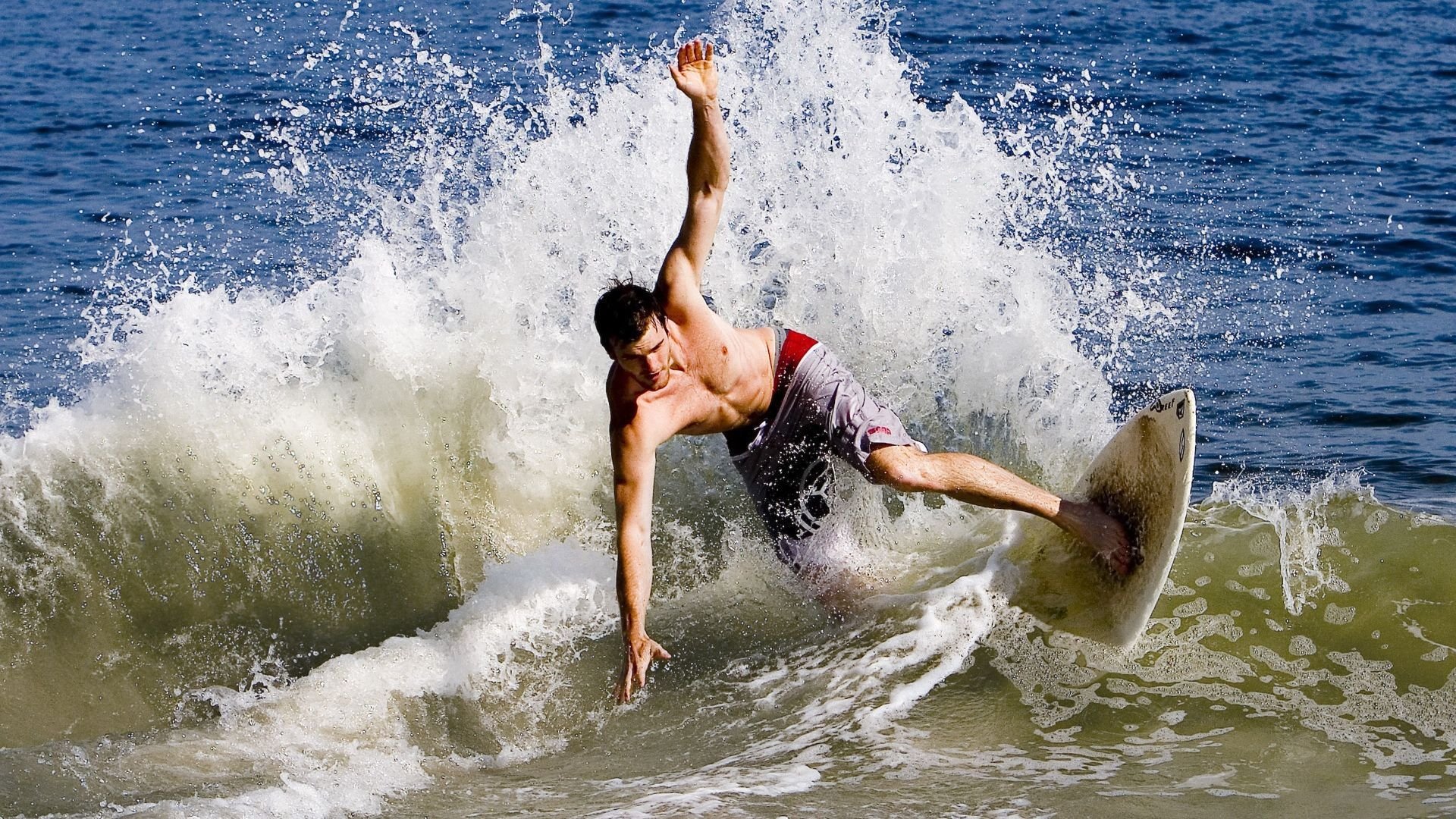 校园足球技能展示日活动引发学生广泛关注与参与，足球技能展示展示什么好