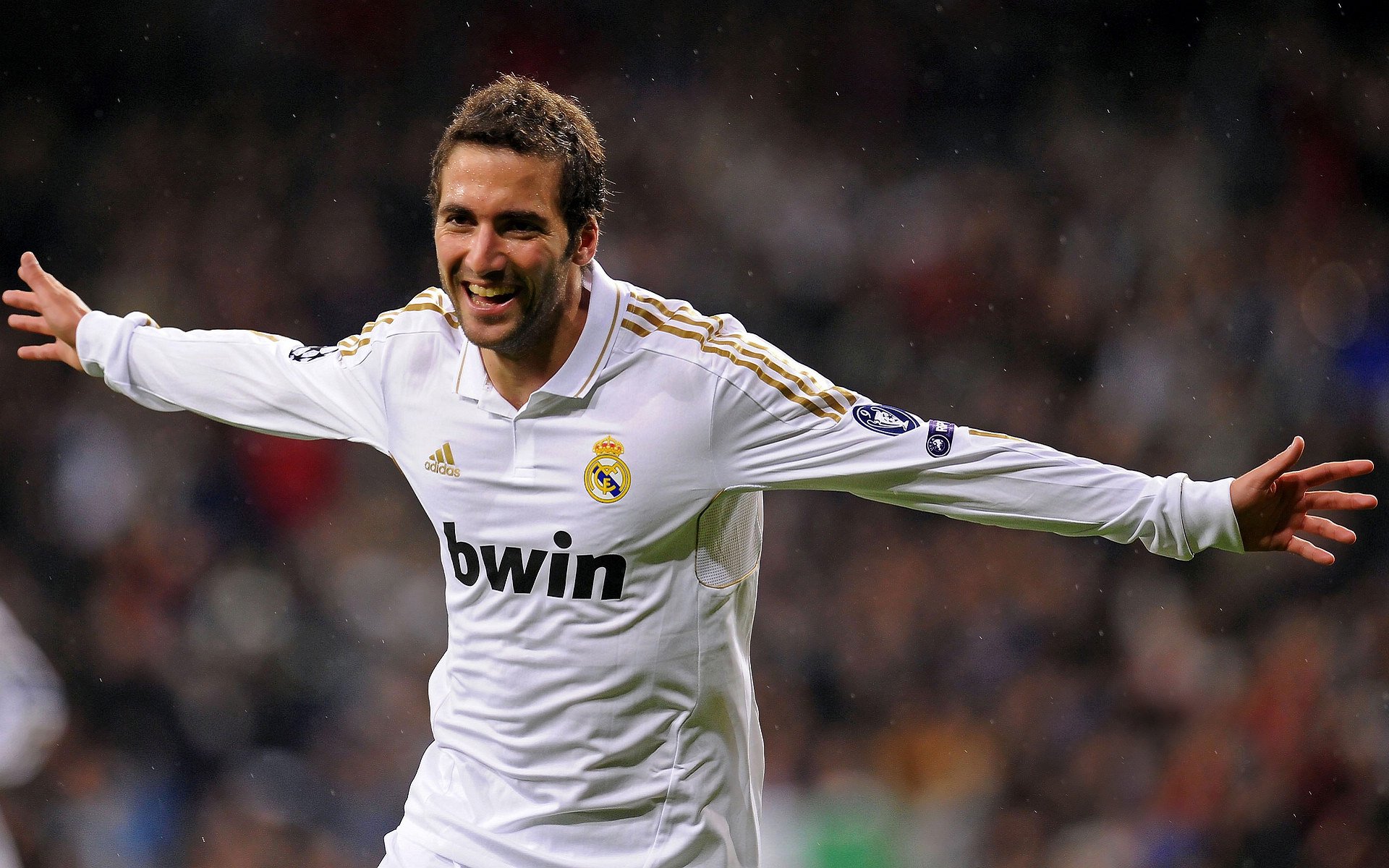 九游jiuyou-足球运动与人工智能结合，助力场上战术部署，人工智能足球机器人